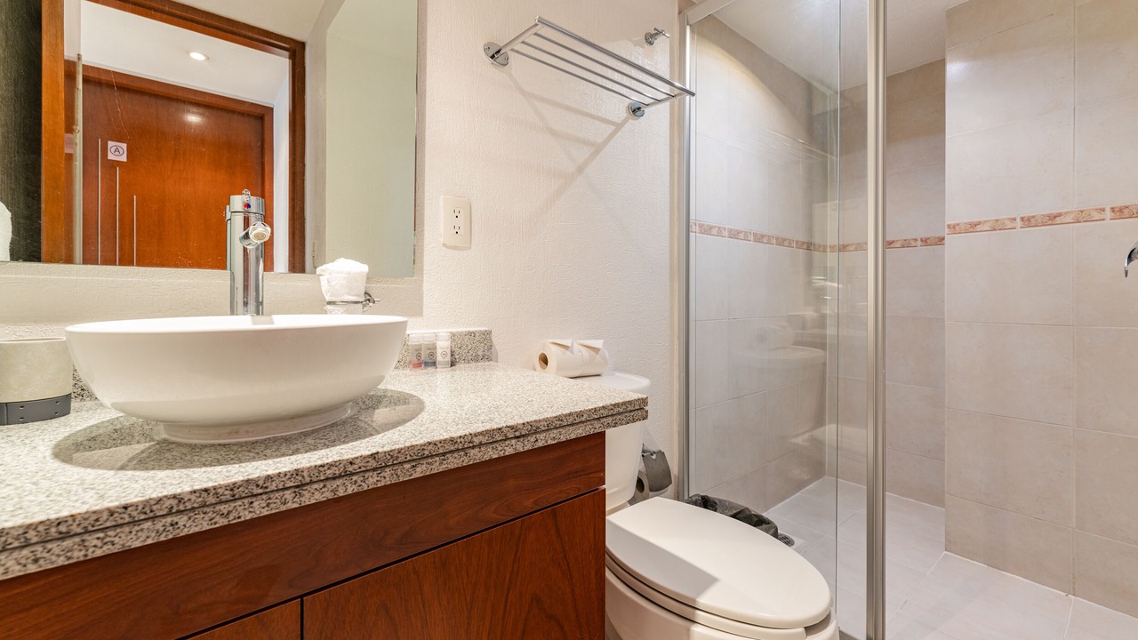 Photo of Bathroom in Anahuac