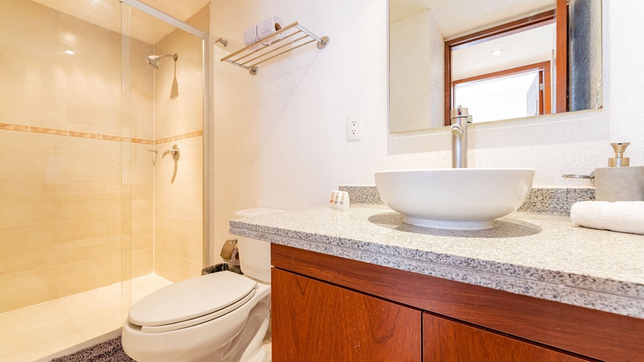 Photo of Bathroom in Anahuac