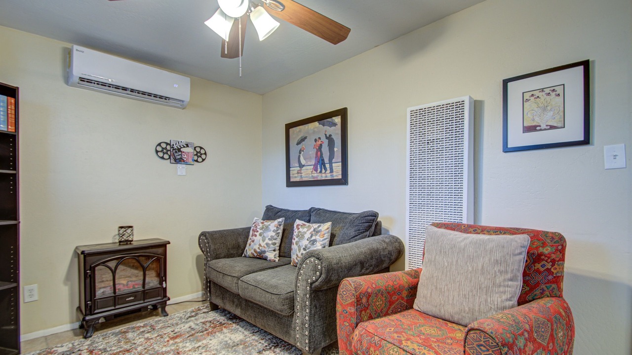 Photo of Livingroom in Garfield