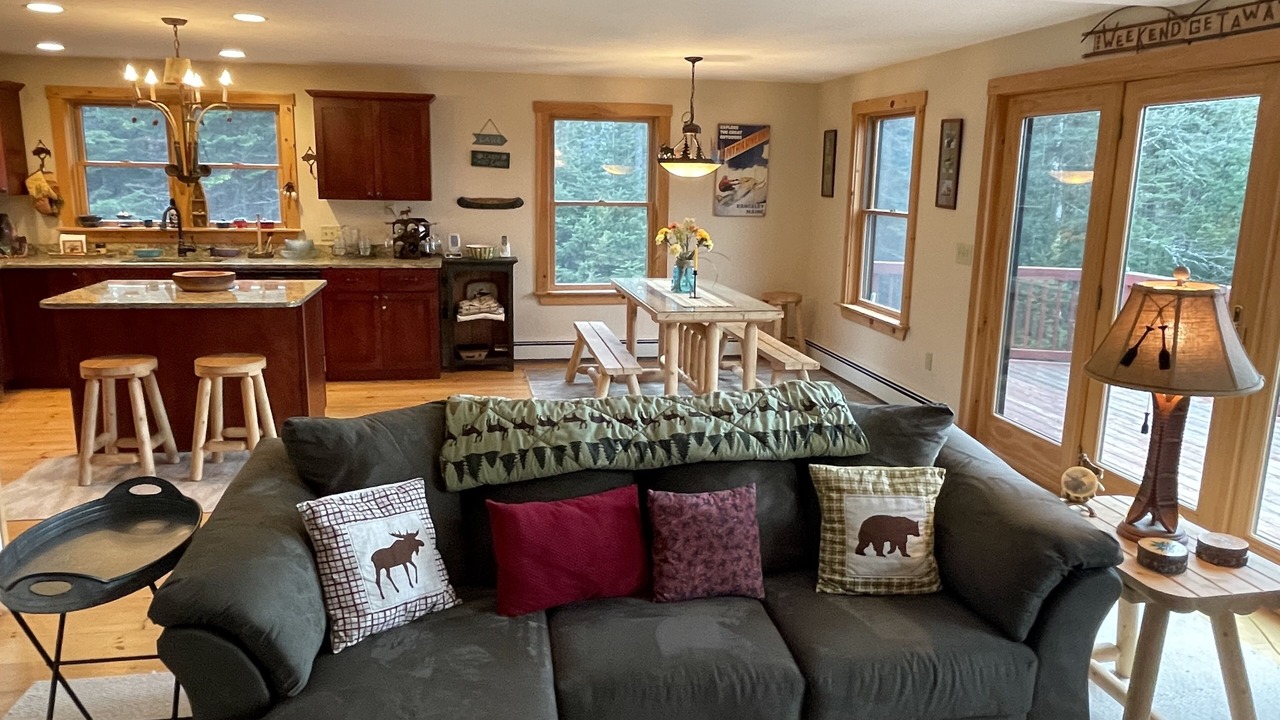 Photo of Livingroom in Sandy River