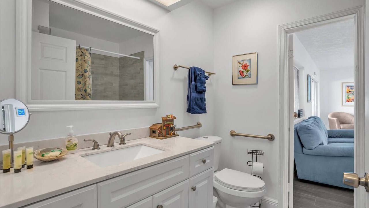 Photo of Bathroom in Garden Isles