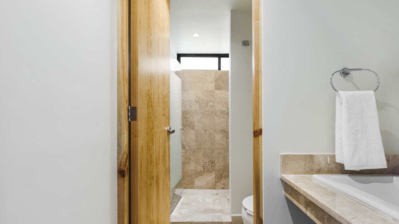 Photo of Bathroom in Anahuac