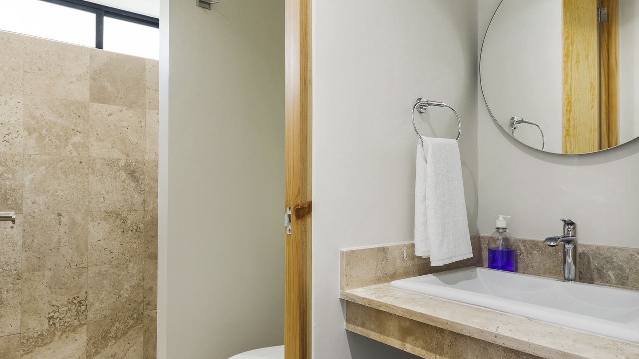 Photo of Bathroom in Anahuac