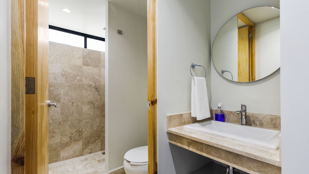 Photo of Bathroom in Anahuac