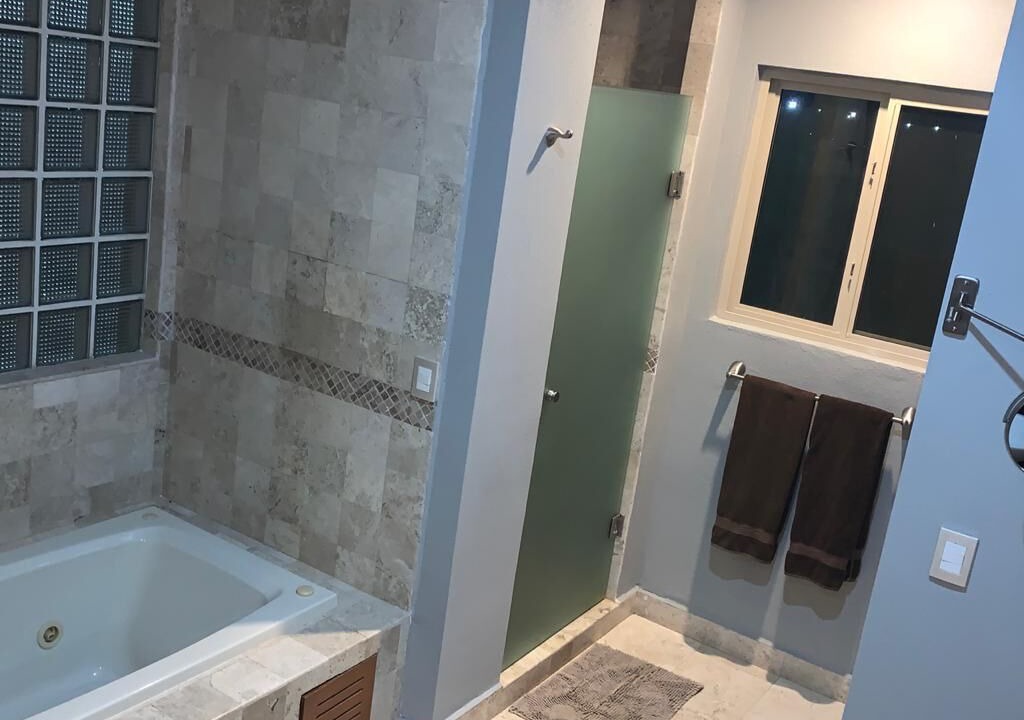 Photo of Bathroom in Laguna Shores