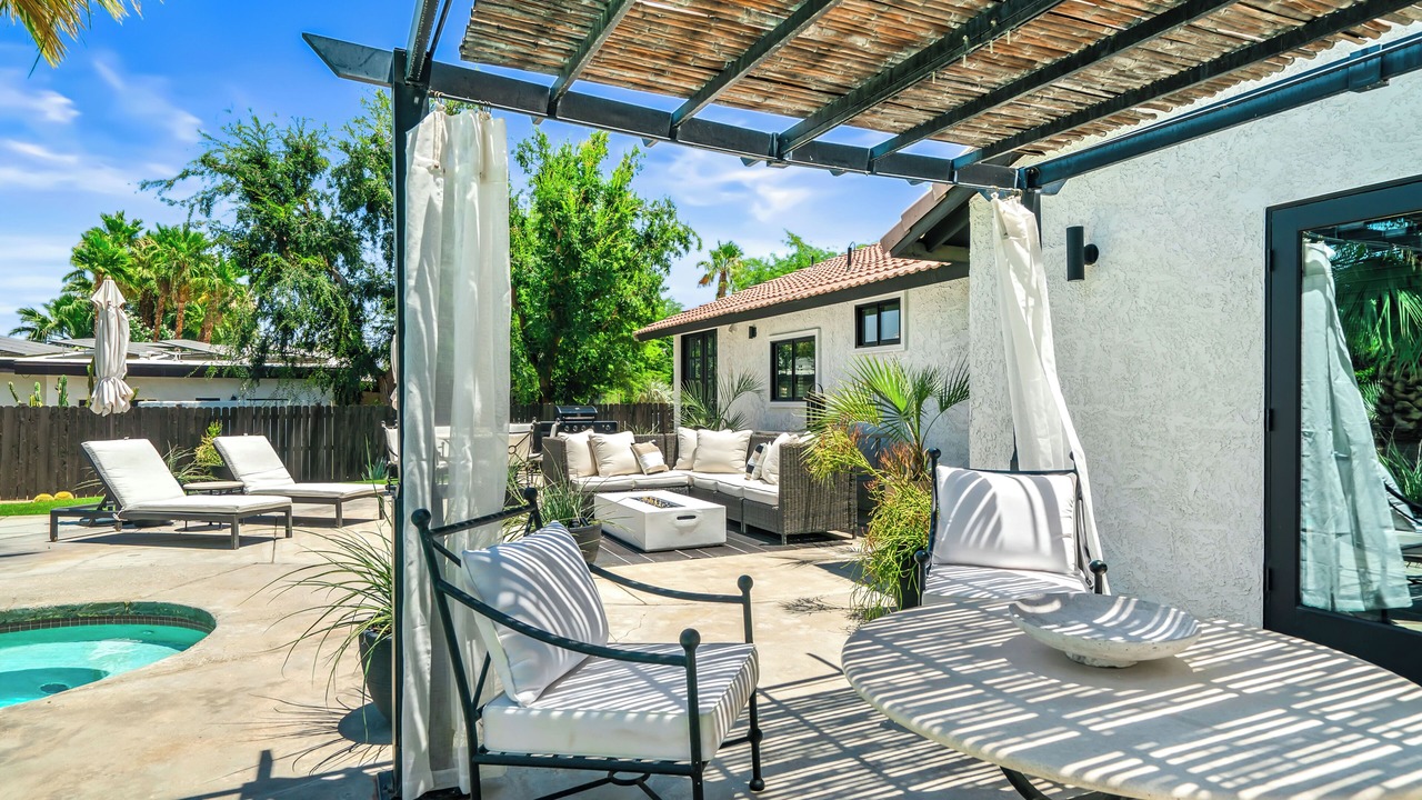 Photo of Patio Balcony in Magnesia Falls Cove