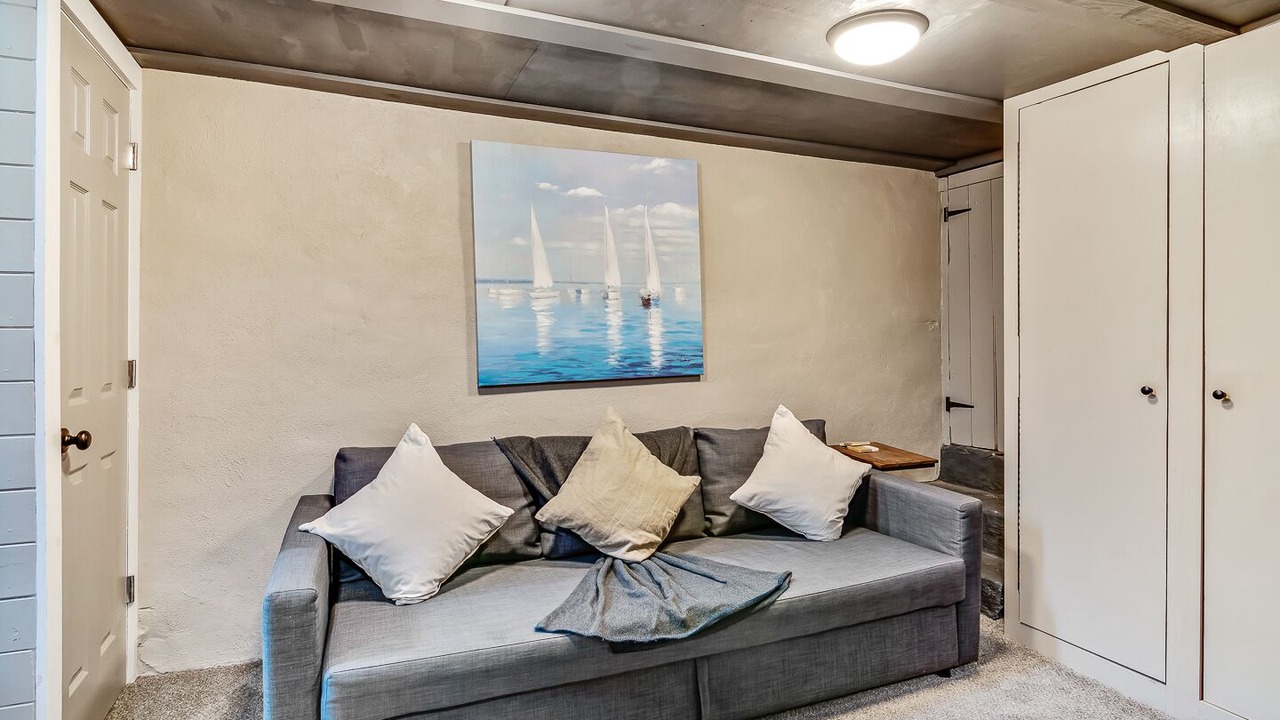 Photo of Livingroom in Washington Square West