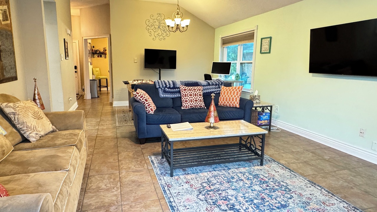 Photo of Livingroom in Southwest Arlington