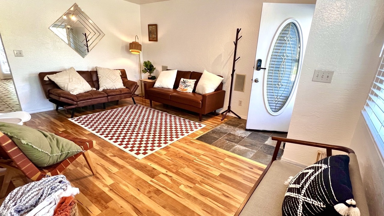 Photo of Livingroom in Abbott Loop
