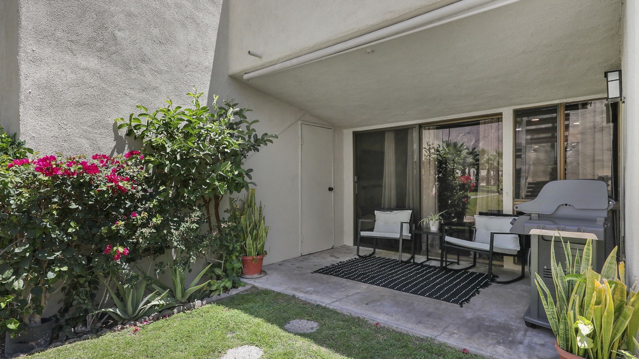 Photo of Patio Balcony in Twin Palms