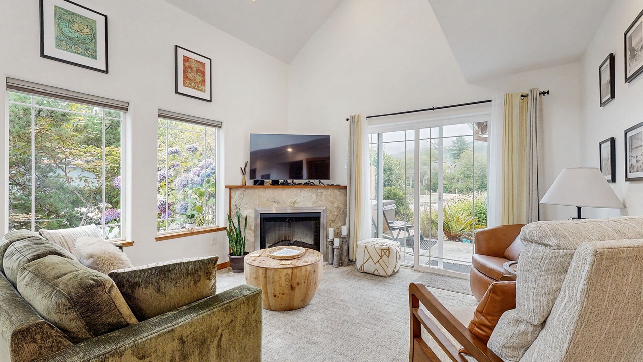 Photo of Livingroom in Rockaway Beach