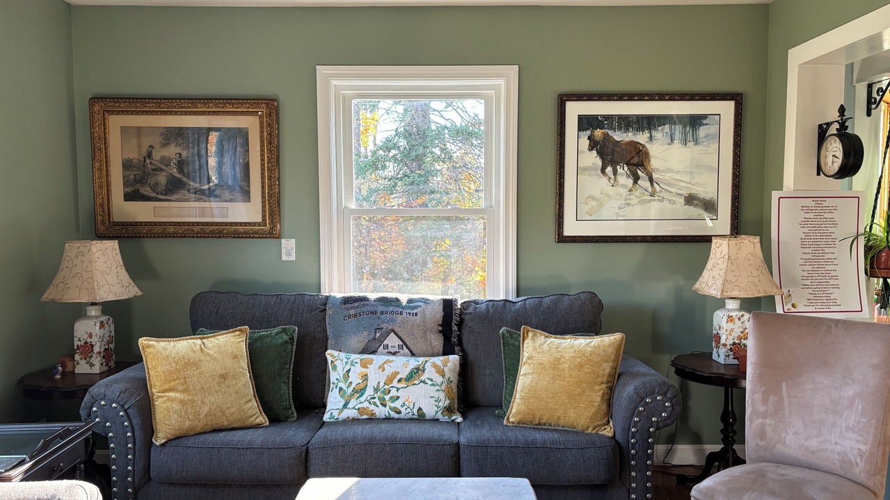 Photo of Livingroom in Mid-Coast and Islands