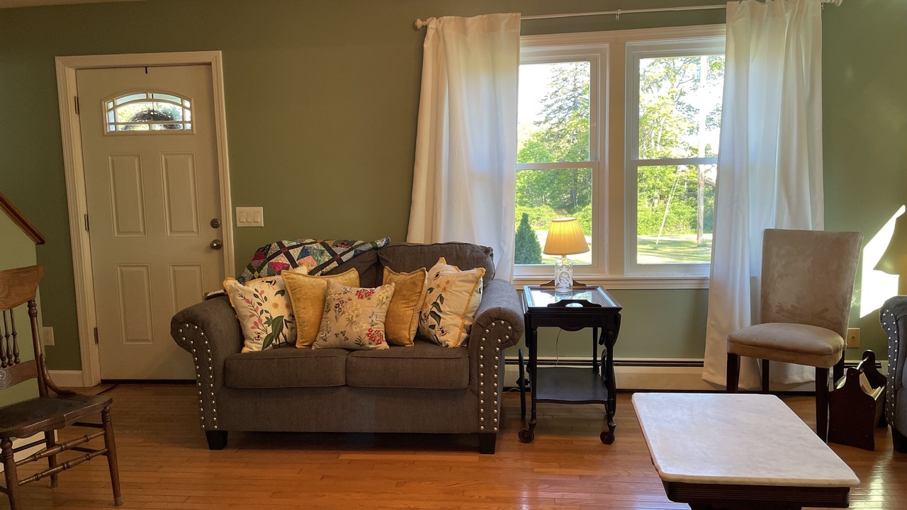 Photo of Livingroom in Mid-Coast and Islands