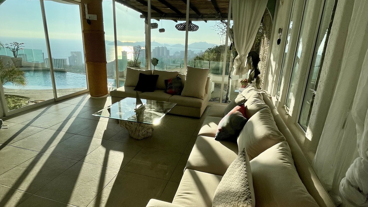 Photo of Livingroom in Lomas de Costa Azul