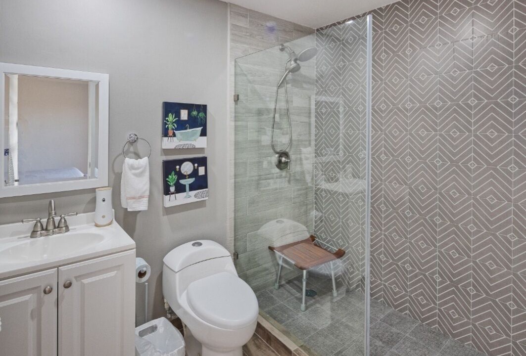 Photo of Bathroom in Laguna Shores