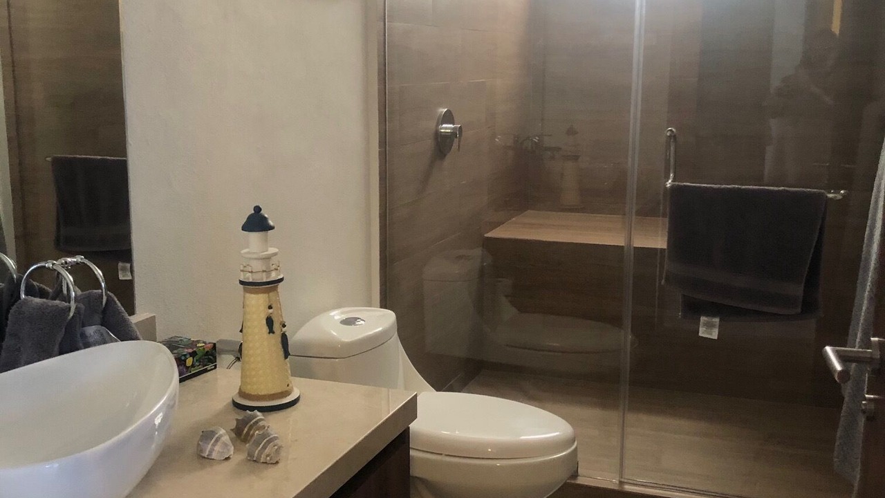 Photo of Bathroom in Flamingos