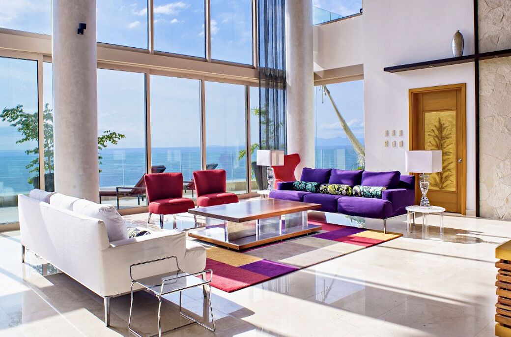 Photo of Livingroom in South Shore Hotel Area