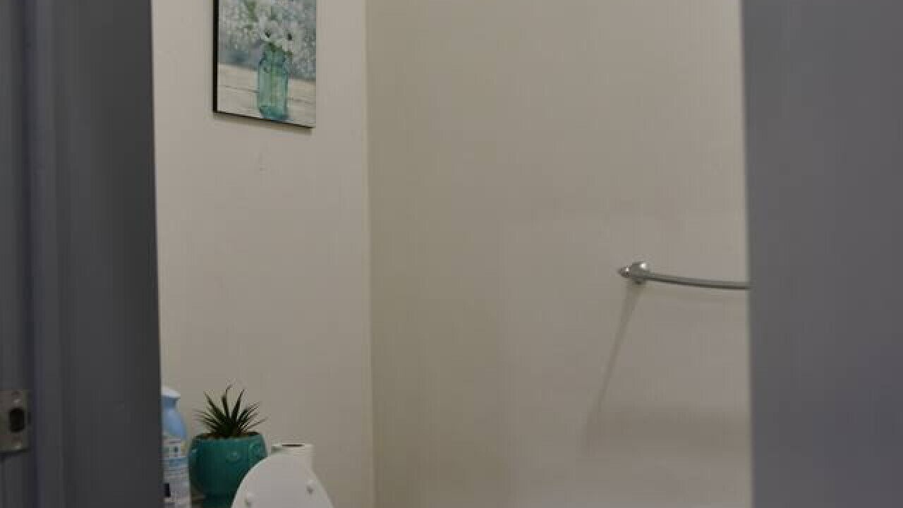 Photo of Bathroom in Alamos
