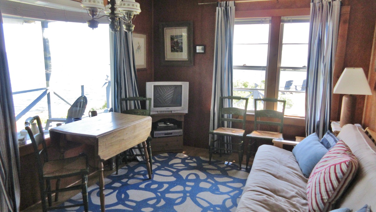 Photo of Livingroom in Mid-Coast and Islands