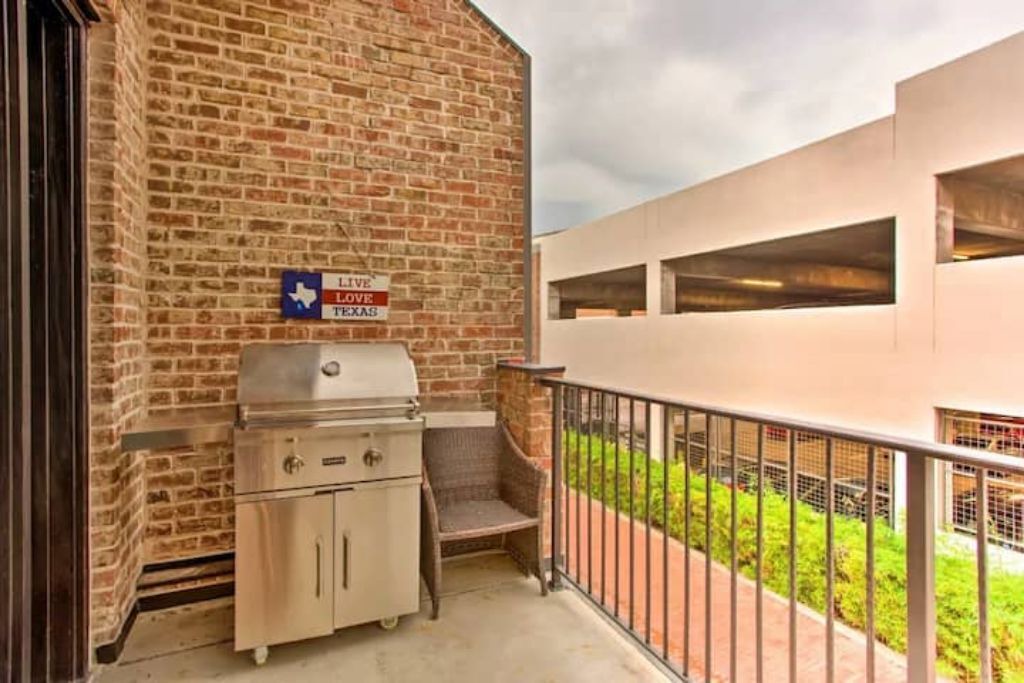 Photo of Outdoor in Addison