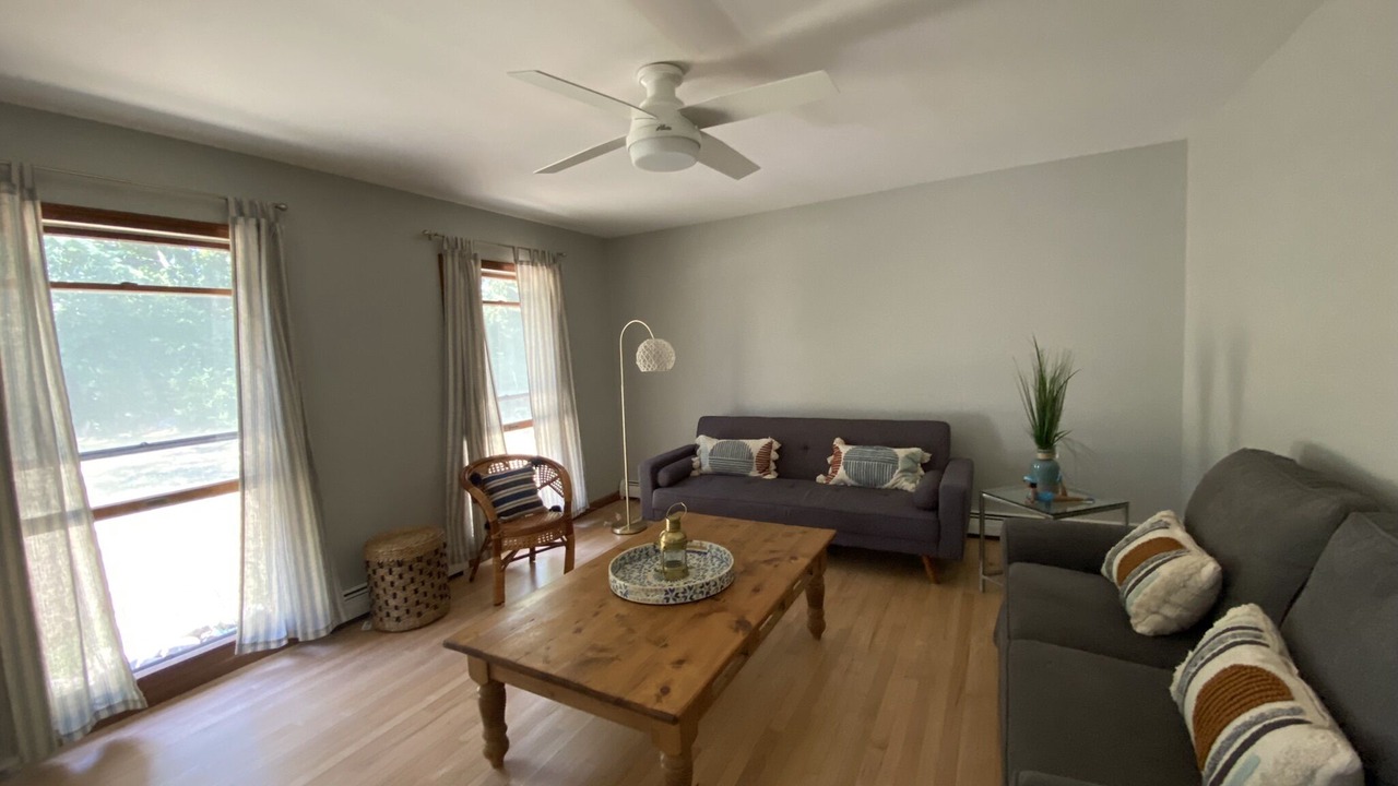 Photo of Livingroom in Saunderstown