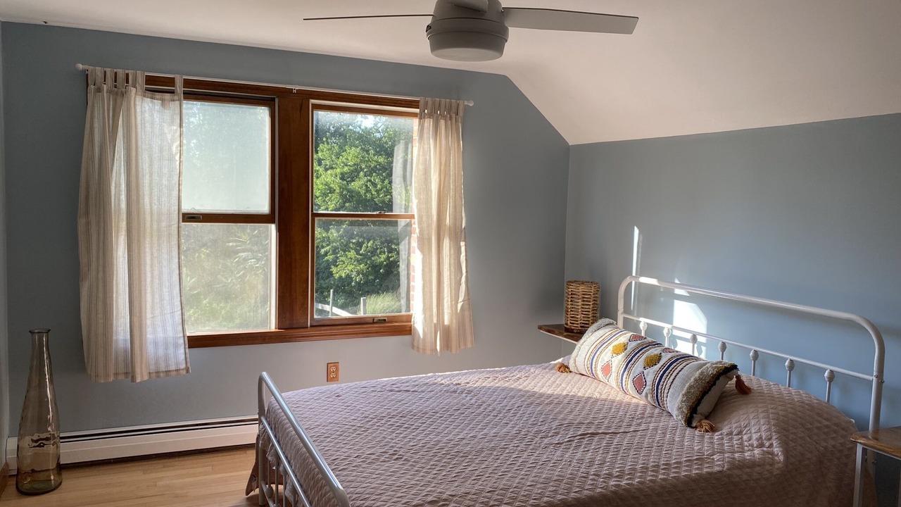 Photo of Bedroom in Saunderstown