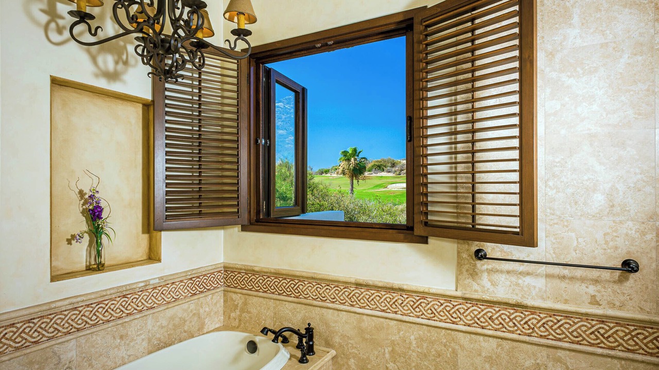 Photo of Bathroom in Buzzards