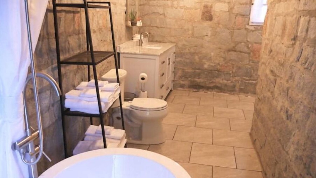 Photo of Bathroom in Laurel Park