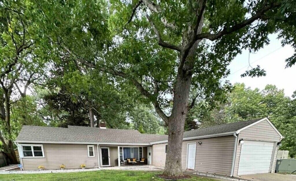 Photo of Bedroom in Wooded Estates