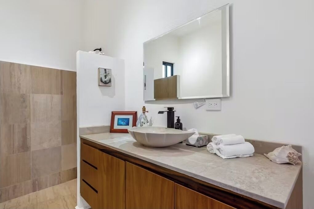 Photo of Bathroom in Flamingos