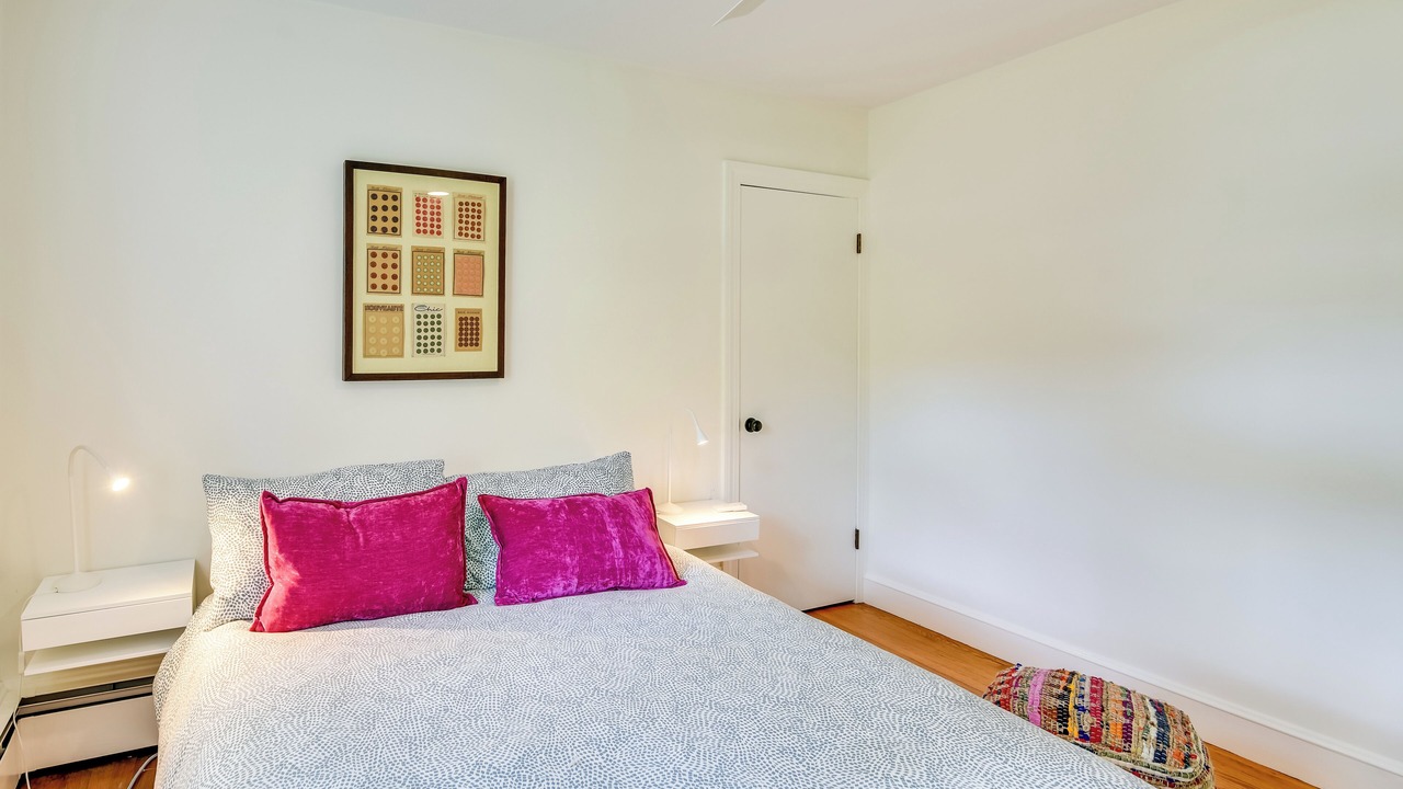Photo of Bedroom in Saunderstown