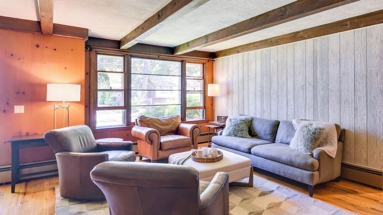 Photo of Livingroom in Saunderstown