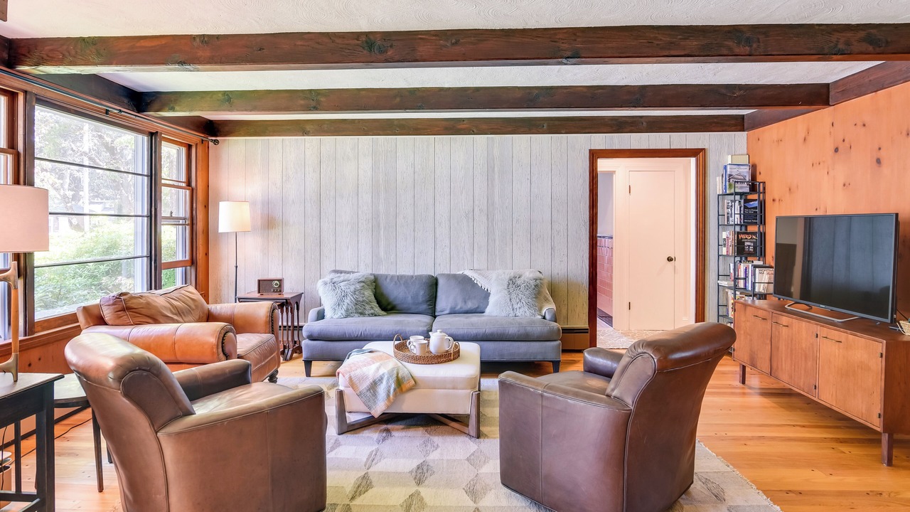Photo of Livingroom in Saunderstown