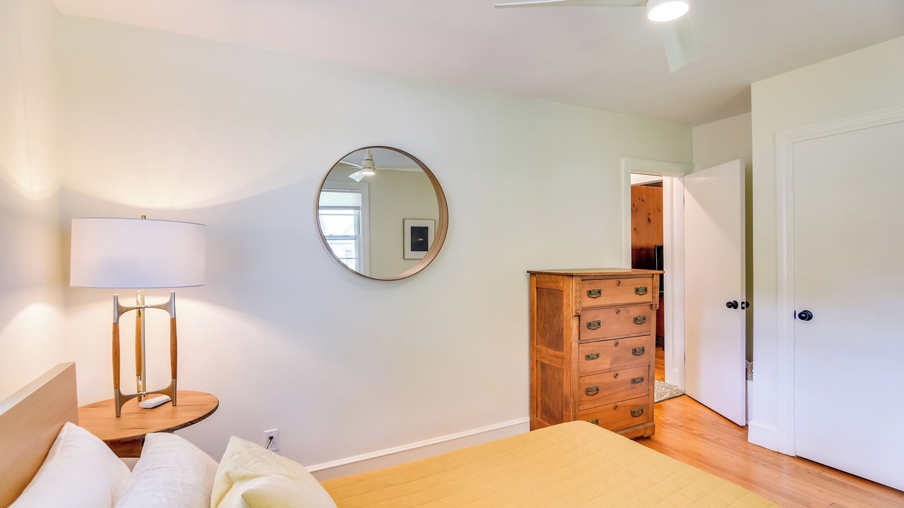 Photo of Bedroom in Saunderstown
