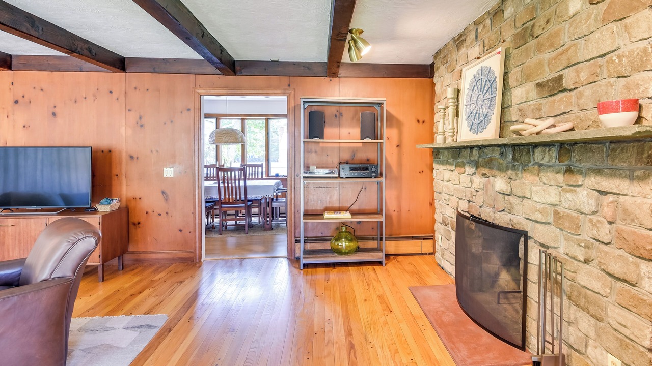 Photo of Livingroom in Saunderstown