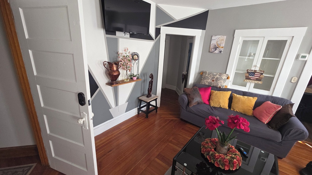 Photo of Livingroom in Center