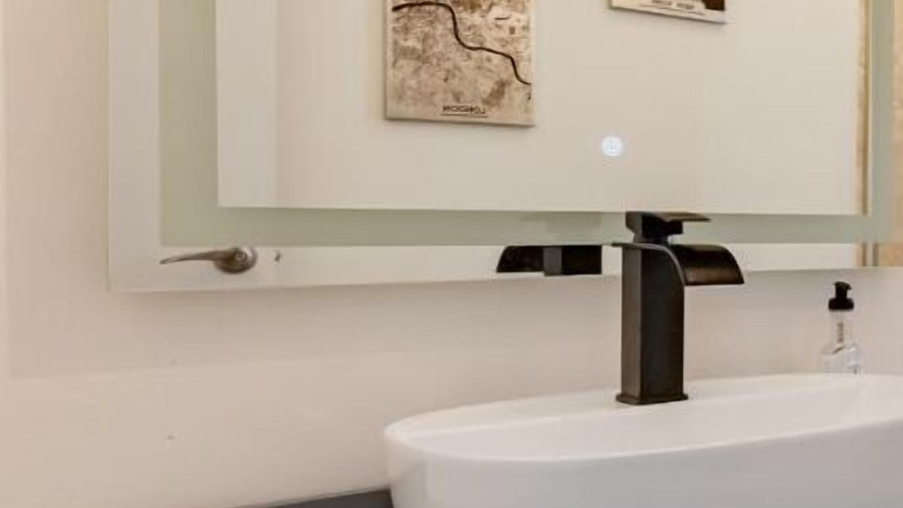 Photo of Bathroom in Anahuac