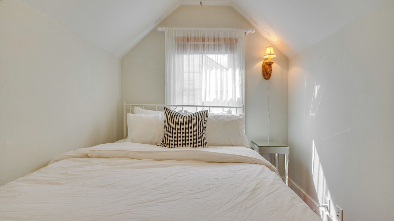 Photo of Bedroom in Crescent Hill