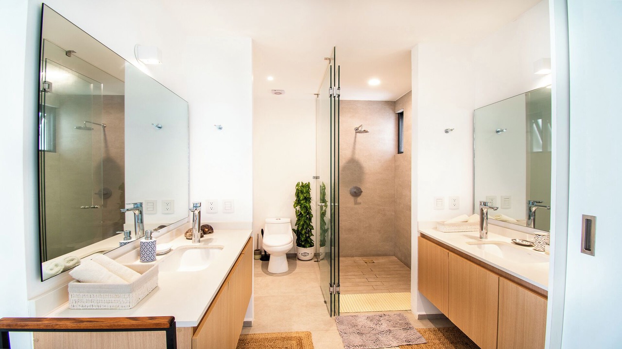 Photo of Bathroom in Flamingos