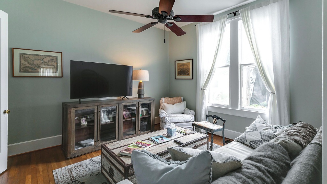 Photo of Livingroom in Mount Pleasant