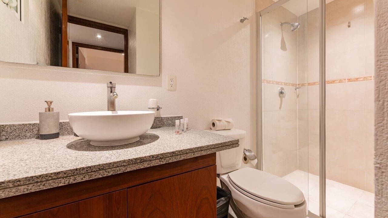 Photo of Bathroom in Anahuac