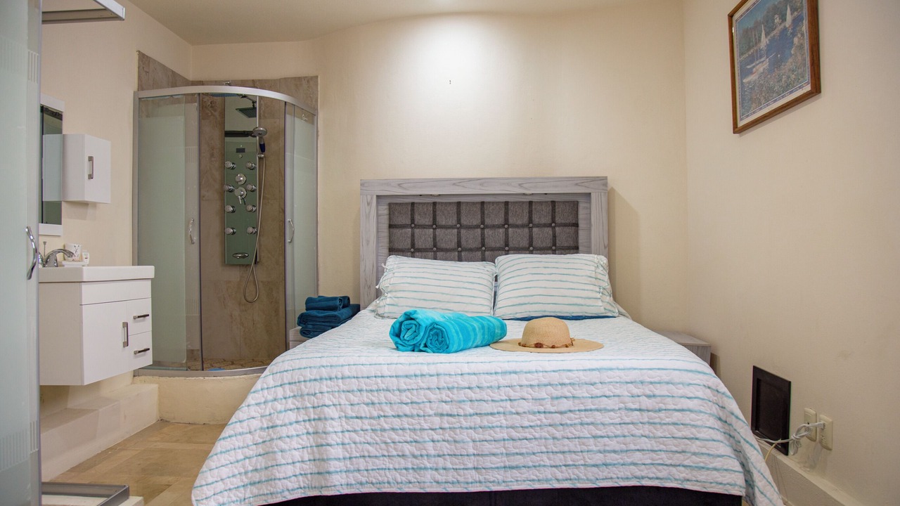 Photo of Bedroom in Flamingos
