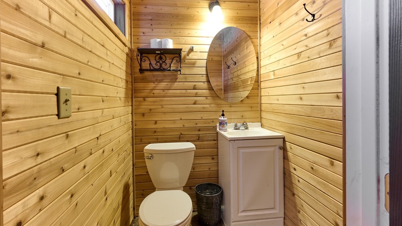 Photo of Bathroom in Woodburn