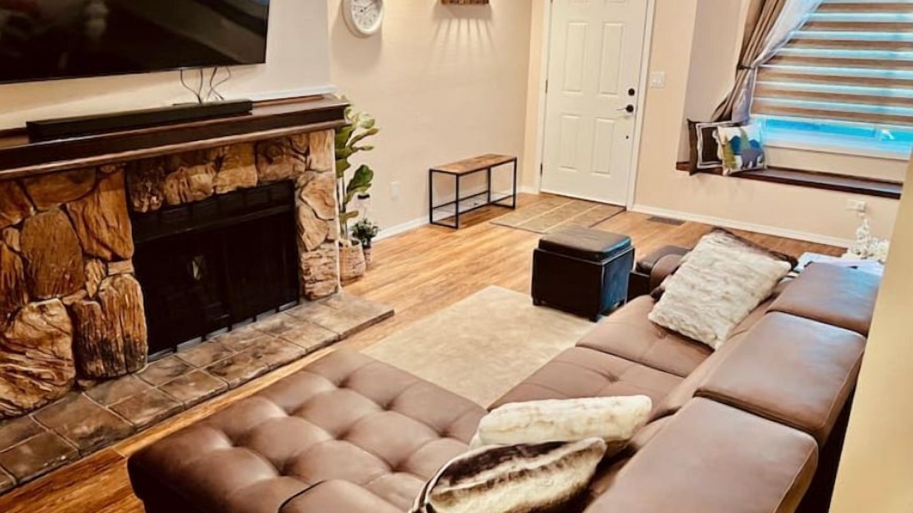 Photo of Livingroom in Abbott Loop