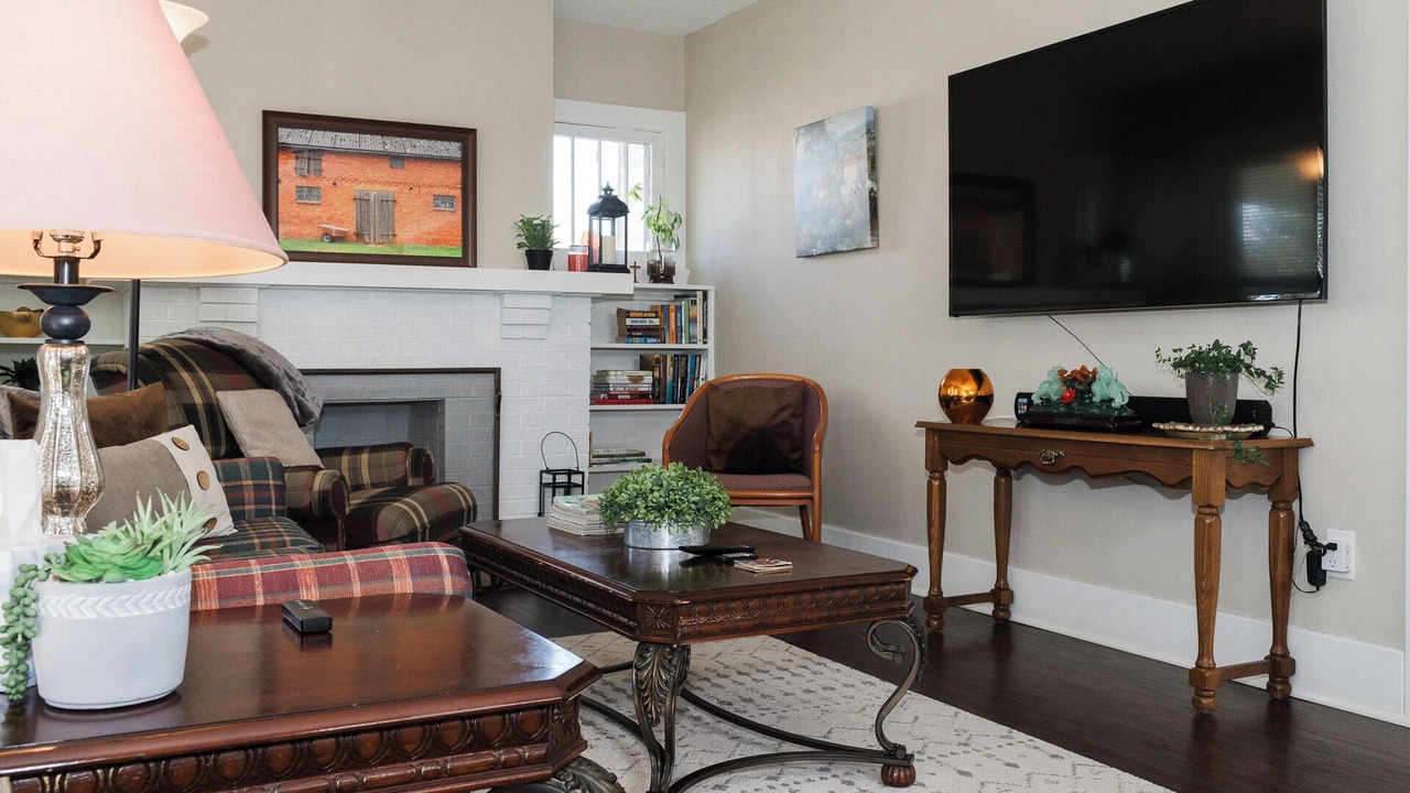 Photo of Livingroom in Northridge
