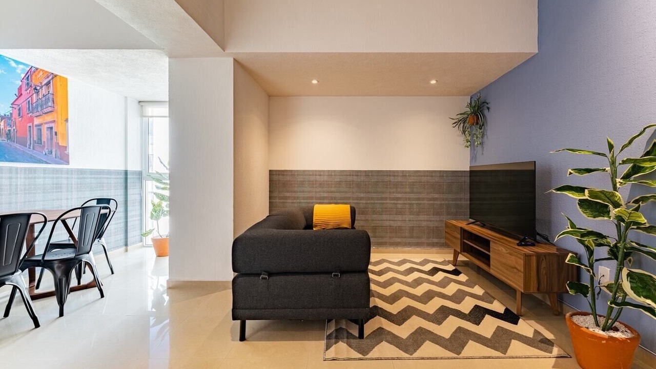 Photo of Livingroom in Anahuac
