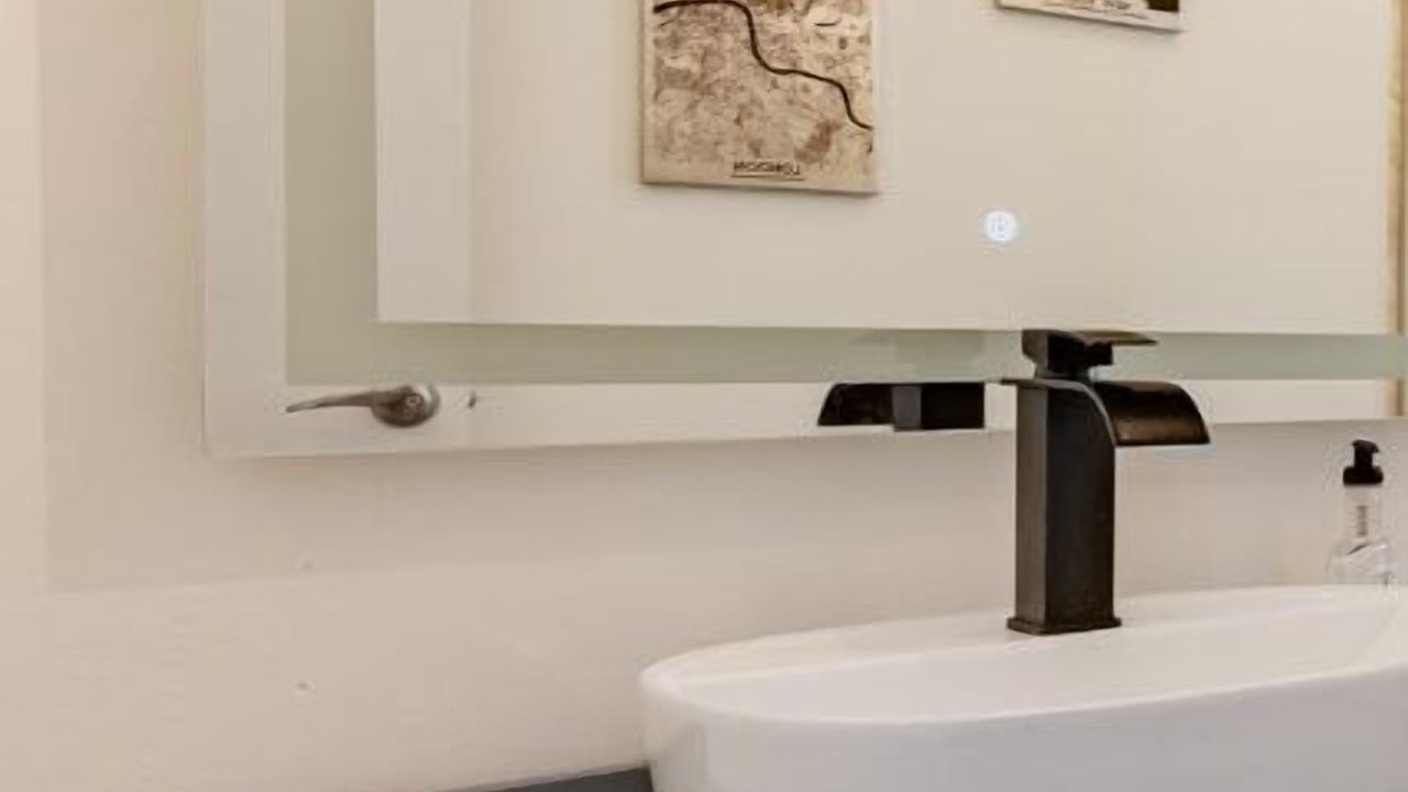 Photo of Bathroom in Anahuac