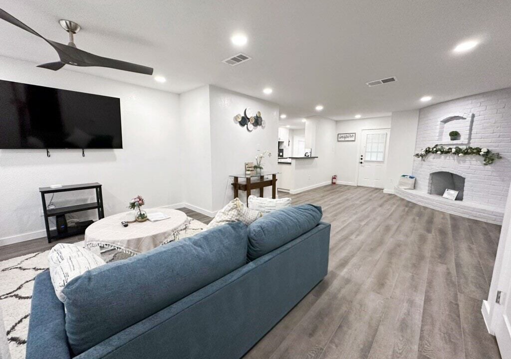 Photo of Livingroom in North Richland Hills