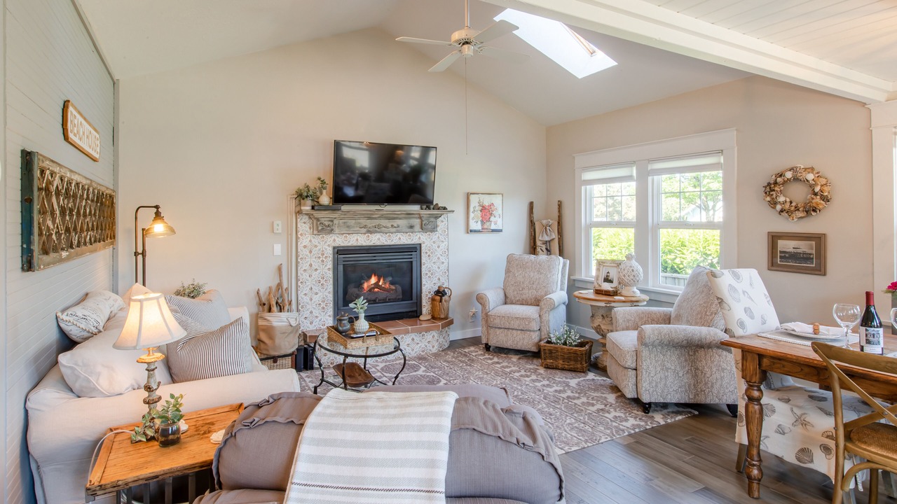 Photo of Livingroom in Downtown Cannon Beach