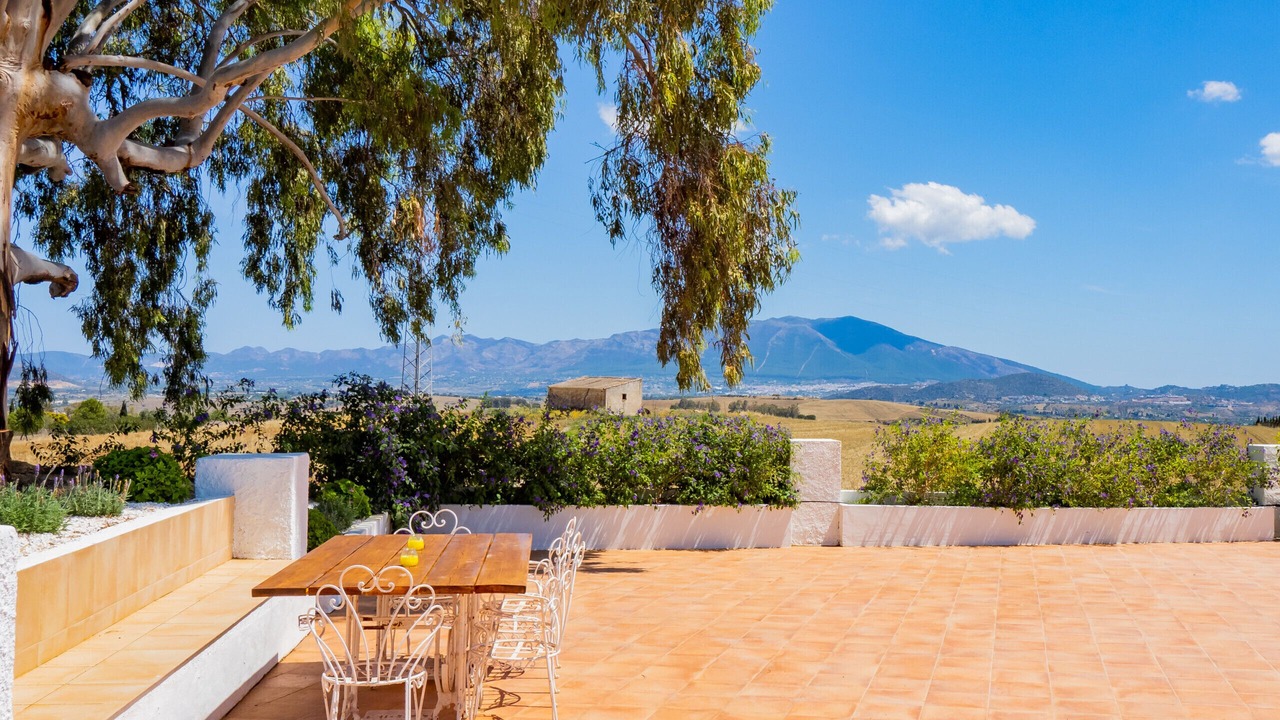 Photo of Outdoor in Coin
